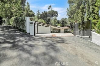 Building Photo - 9466 Hidden Valley Pl