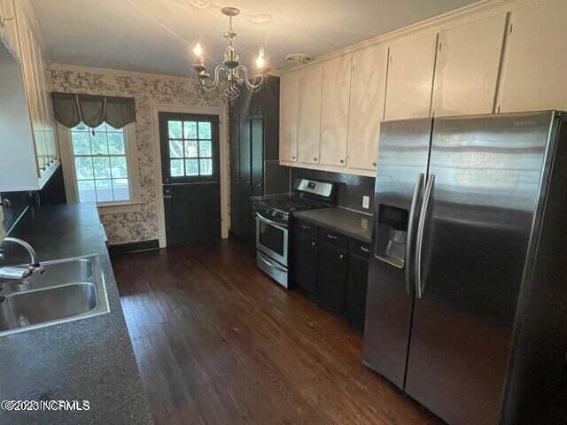 Building Photo - 411 S Elm St