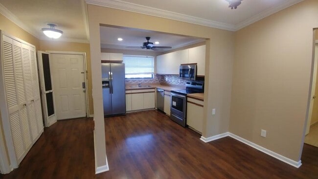 Building Photo - 1250 SE Parkview Pl