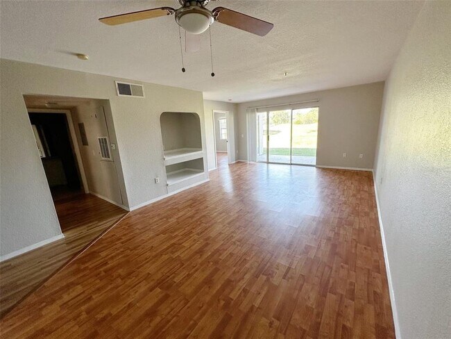 Building Photo - 13905 Fairway Island Dr