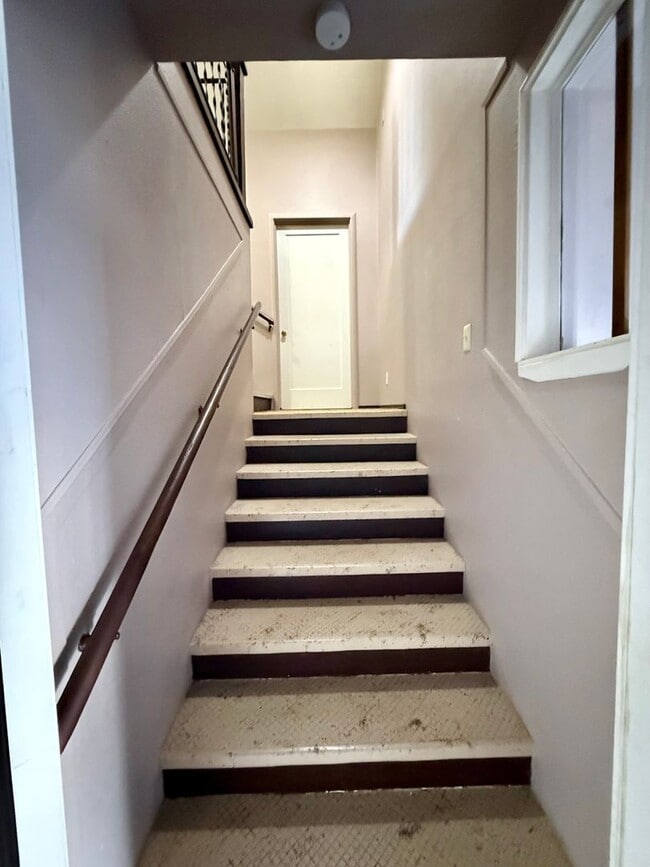 Building Photo - Keefer Studio