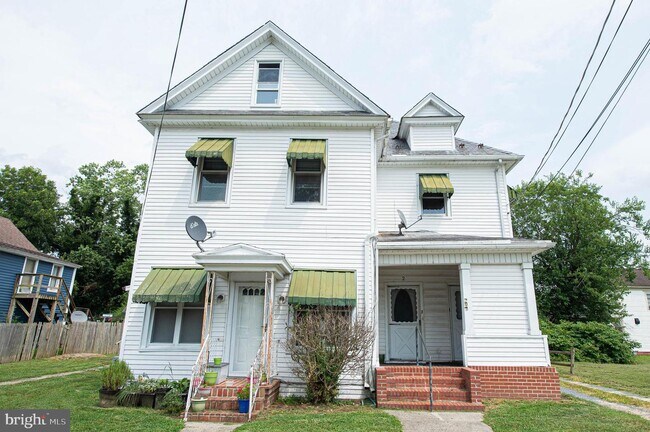 Building Photo - 202 N 2nd St
