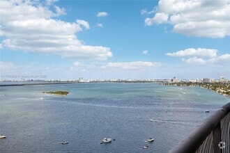 Building Photo - 1750 N Bayshore Dr