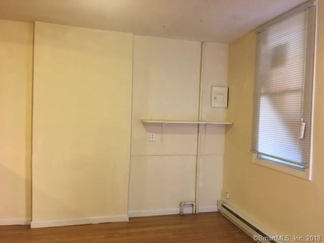 Building Photo - 570 Main St