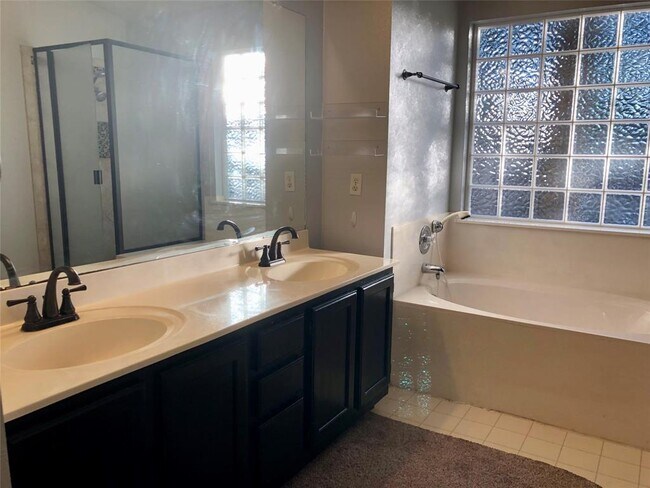 Foto del edificio - 8117 Osborne Dr
