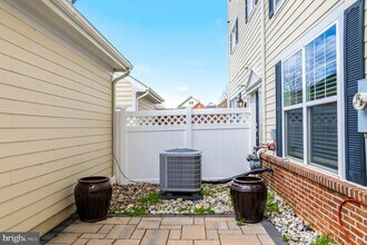 Building Photo - 612 Marina Landing Ln