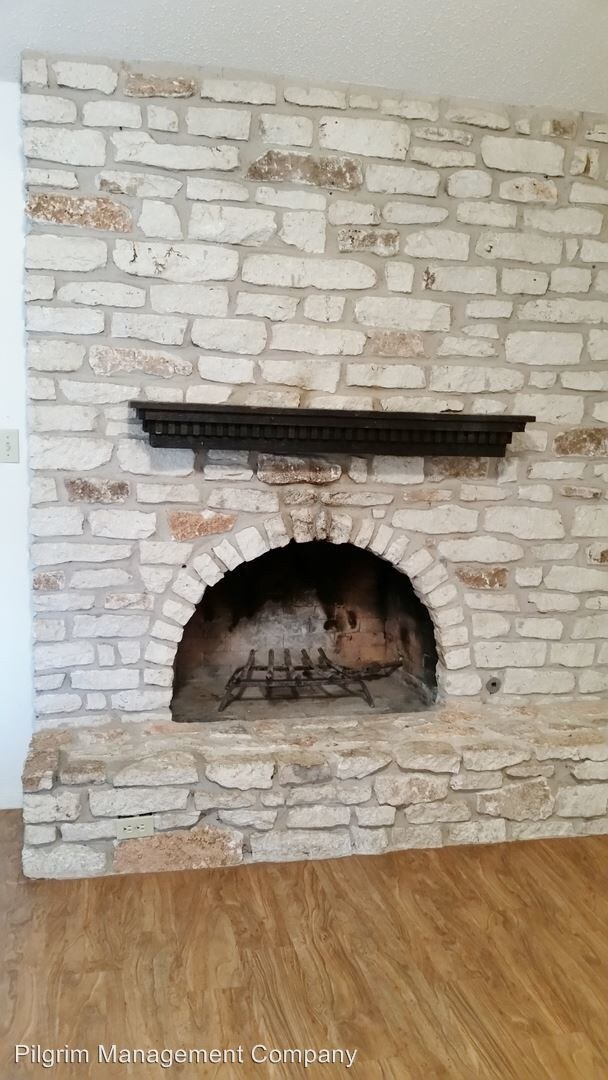 Foto del edificio - 307 Golden Oaks Dr