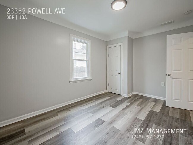 Foto del edificio - 23352 Powell Ave