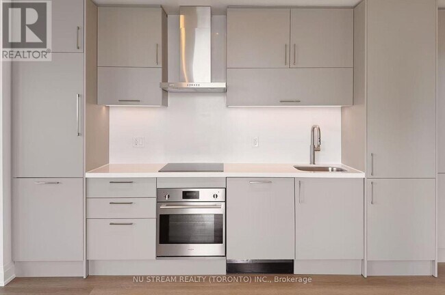 Building Photo - 38 Andre de Grasse St