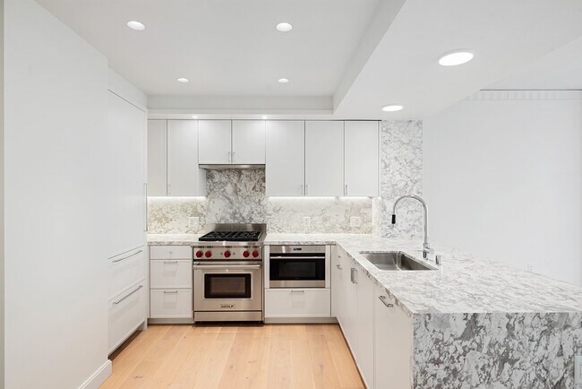 Building Photo - 875 California St