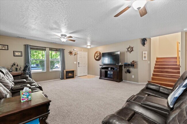 Building Photo - Beautiful & Spacious 4-Bedroom Home with 3...