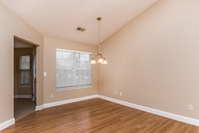 Foto del edificio - 2704 Lake Park Ridge E