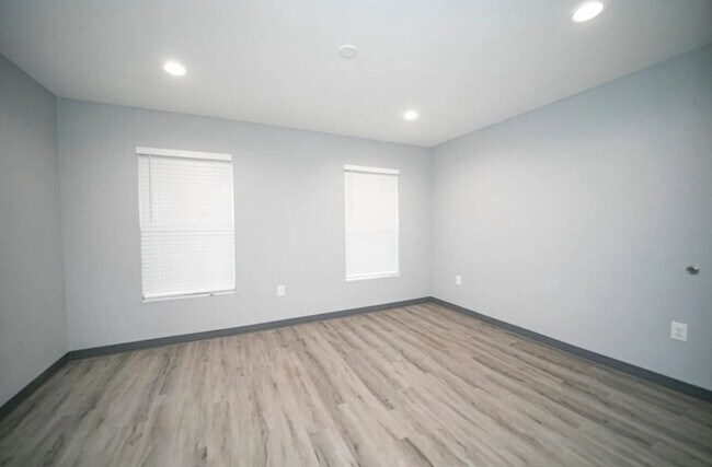Foto del edificio - River Oaks Apartments