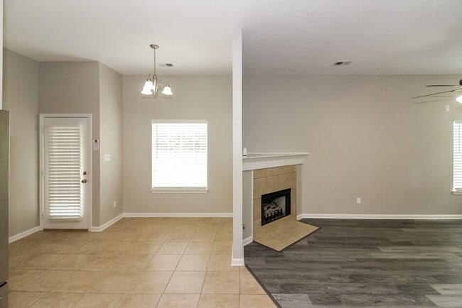 Building Photo - 8280 Dexter Ridge Cove E