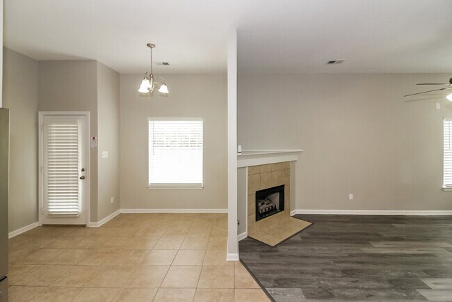 Foto del edificio - 8280 Dexter Ridge Cove E