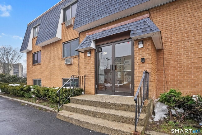 Building Photo - 65 California St