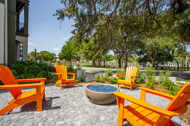 Fire Pit - The Central on Orange Lake Apartments - Co...