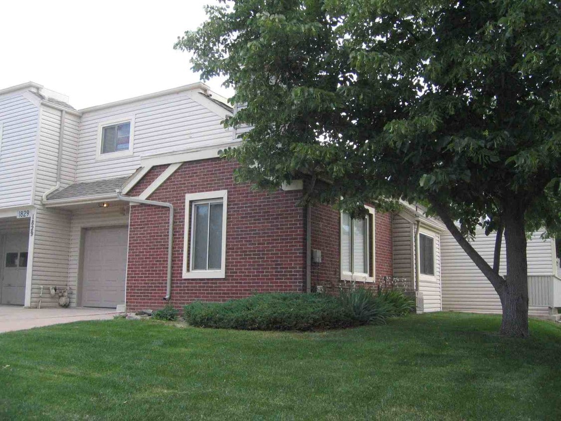 1829 S Lee St, Lakewood, CO 80232 Townhome Rentals in Lakewood CO