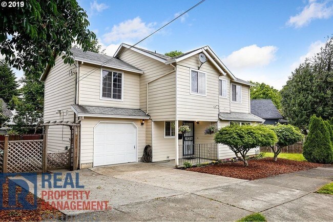 Building Photo - Charming Home in Dekum Triangle