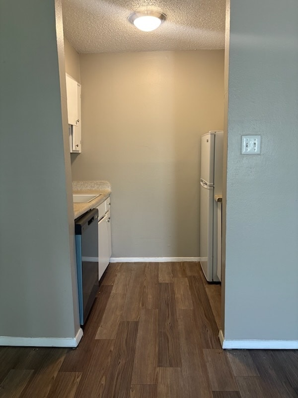 KITCHEN - Vista Village Apartments