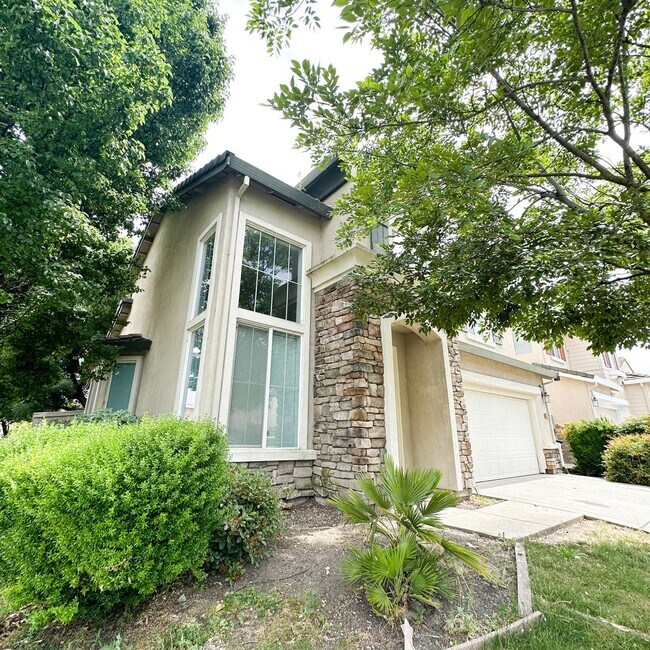 Foto del edificio - North Natomas- 3 Bed 2.5 bath 2 Car Corner home