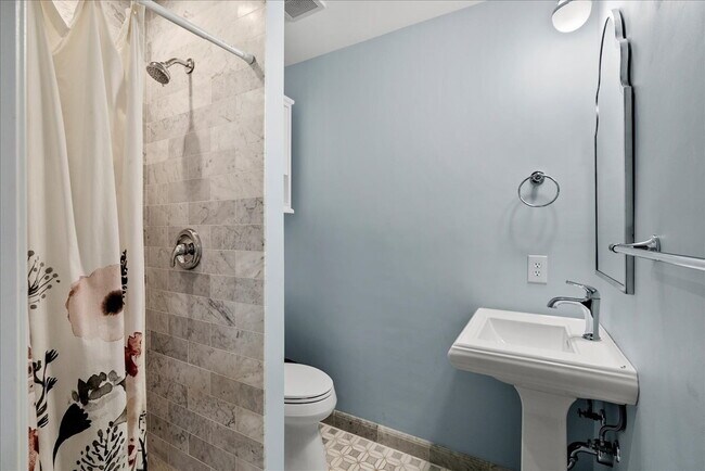 Building Photo - Rare Opportunity in the Heart of Ballston!