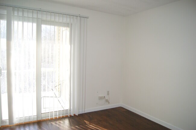 Building Photo - 5 Thoreau Ct