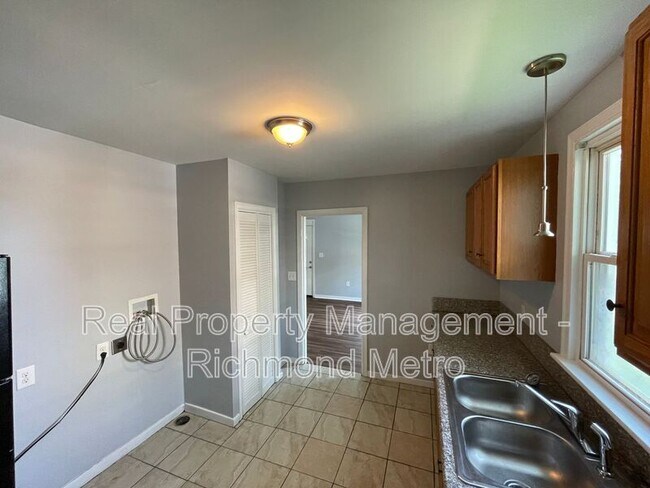 Building Photo - 1100 Goddin St