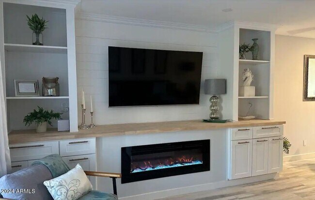 Foto del edificio - 7436 E Chaparral Rd