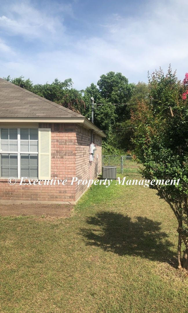Foto del edificio - 1140-1142 County Road 4804
