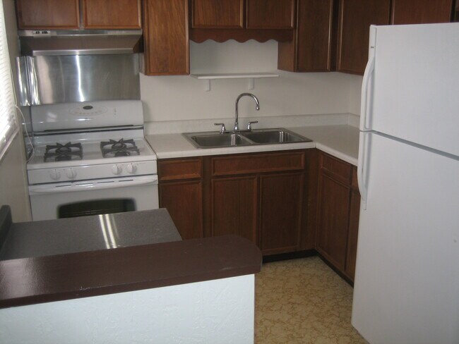 Kitchen - 149 S Euclid Ave
