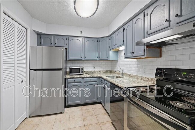 Foto del edificio - 1301 N Courthouse Rd