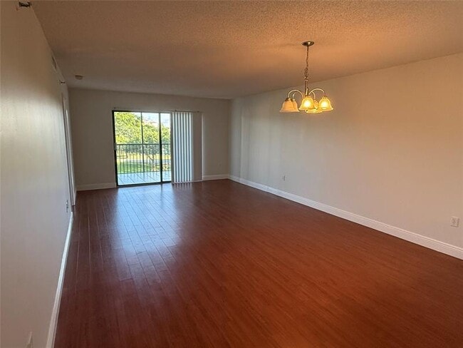 Building Photo - 2334 S Cypress Bend Dr