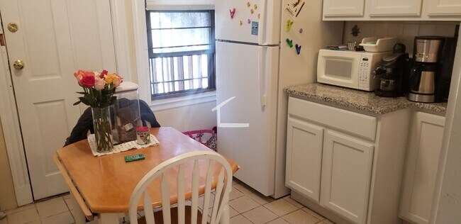 Foto del edificio - 9/1 No Fee! Spacious 2BR condo unit near Green Line