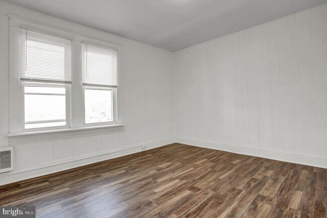 Building Photo - 117 24TH St