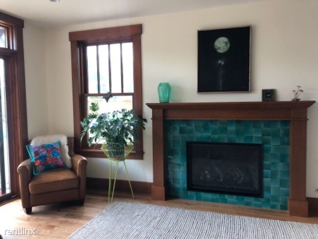 Foto del edificio - 4 br, 3.5 bath House - 627 Maple Street