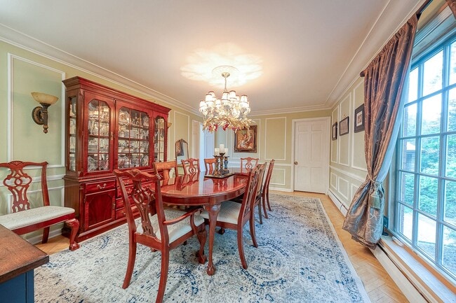 Building Photo - 4 Bedroom 3 1/2 Bath retreat with heated p...