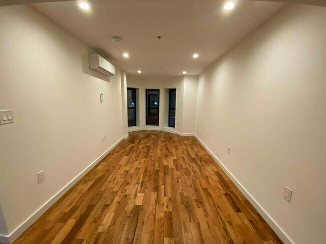 Foto del edificio - 2513 Bedford Ave