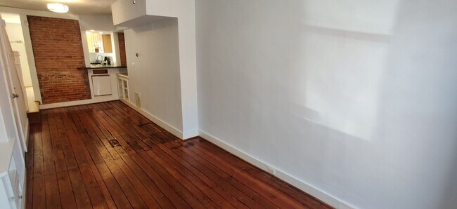 Building Photo - Charming 2Bedroom Townhome in Riverside!