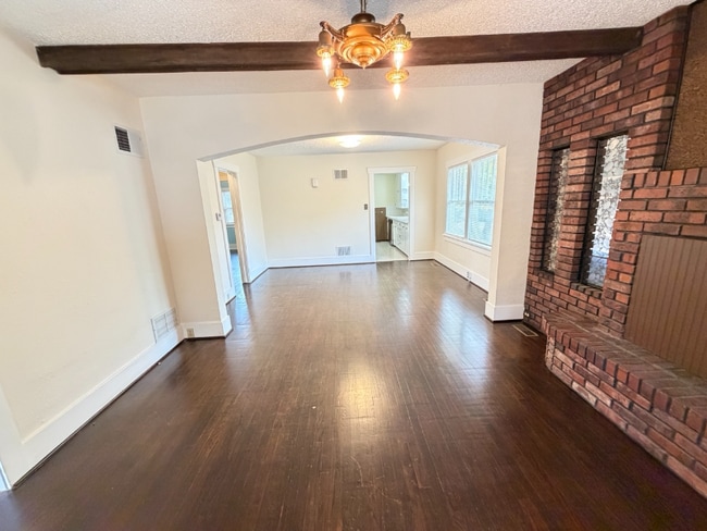 Building Photo - 850 Martin St