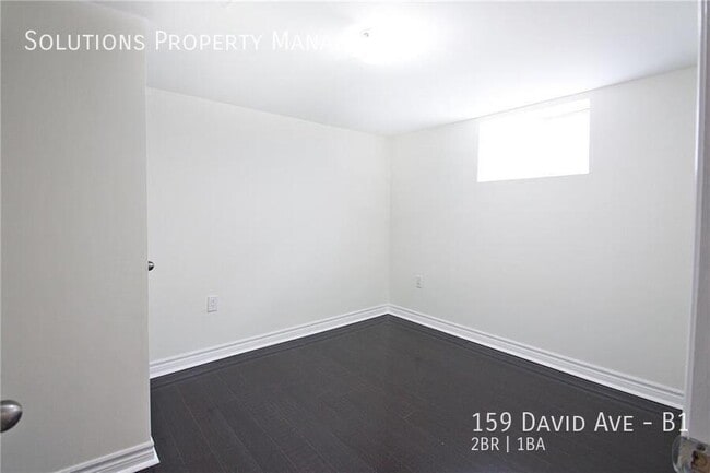 Building Photo - **2 Bedroom Basement Unit in Prime Location**