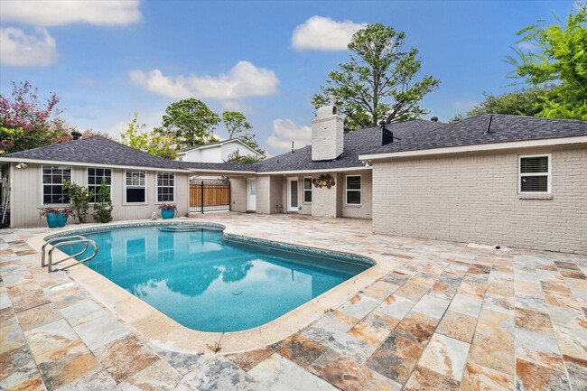 Building Photo - 10211 Olympia Dr