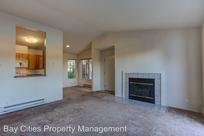 Building Photo - 204 Bayside Ct
