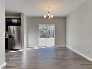 Building Photo - 515 Meadowbrook Dr