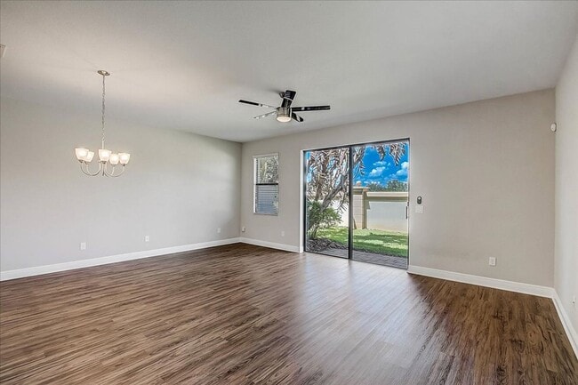 Foto del edificio - Immaculate 3/2.5 Townhouse in Eagle Creek ...