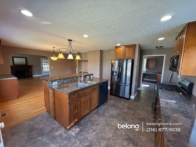Foto del edificio - 30871 Lorain Rd