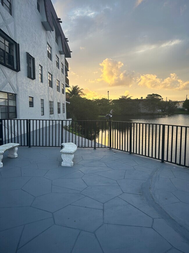 Building Photo - 1335 W 68th St