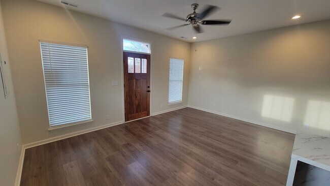 Foto del edificio - A newly constructed 3 Bedroom Home