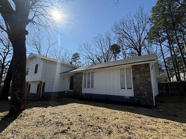 Building Photo - 722 N Shackleford Rd