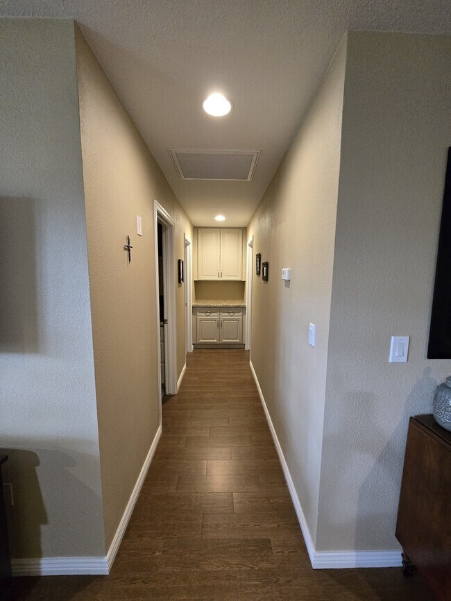 Foto del edificio - 2 Bedroom, 2 Bath Available Now!